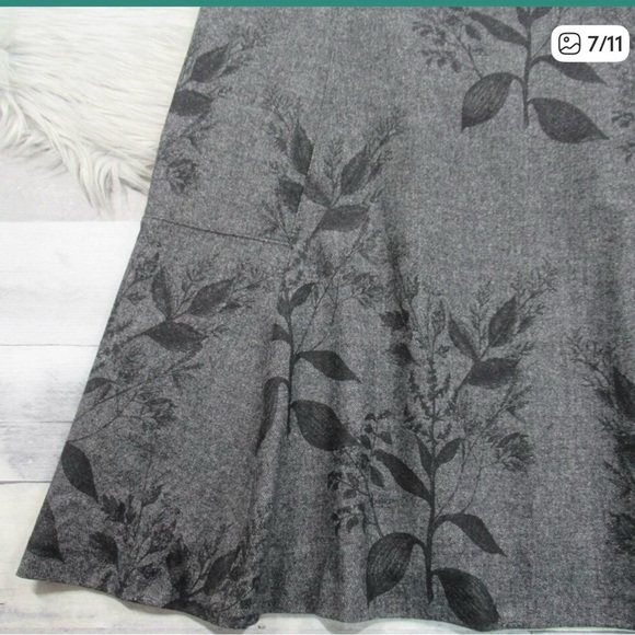 BANANAS REPUBLIC Gray Floral Sleeveless V-Neck Fit Flare Dress Women’s Size 12 - Picture 5 of 8